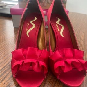 Nina red satin shoes, brand new never worn Sz 8 1/2